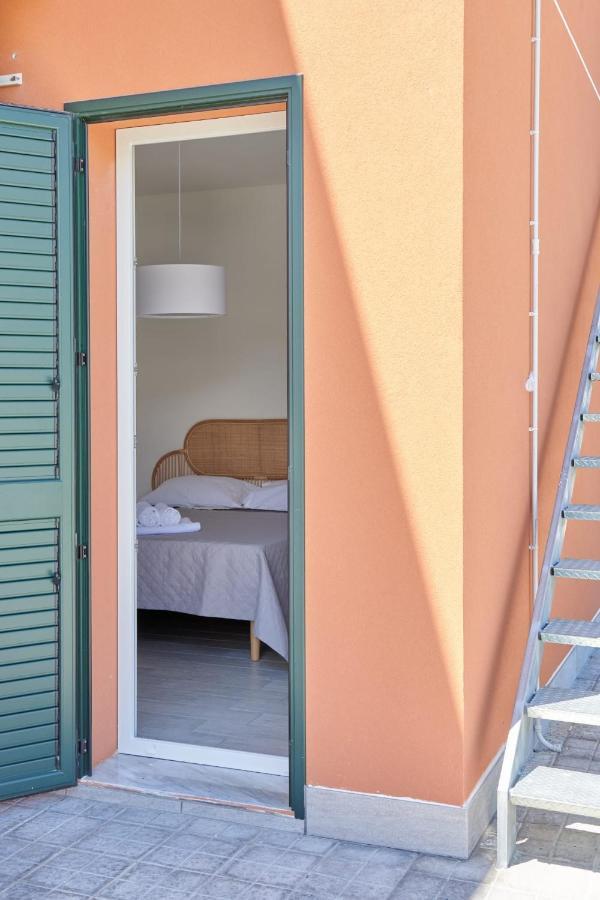 Salinelle Rooms Lascari Exterior photo